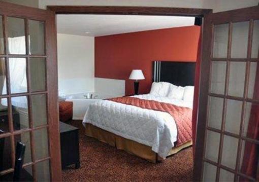 фото отеля Rodeway Inn & Suites near Okoboji Lake