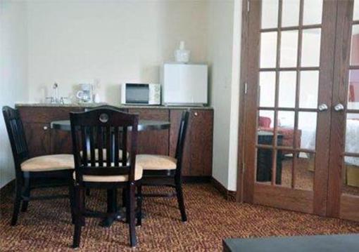 фото отеля Rodeway Inn & Suites near Okoboji Lake
