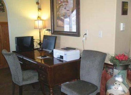 фото отеля Rodeway Inn & Suites near Okoboji Lake