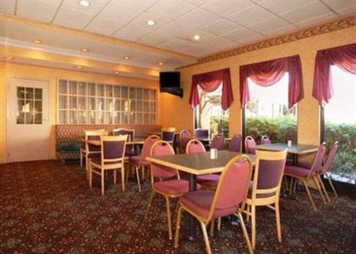 фото отеля Rodeway Inn Fayetteville