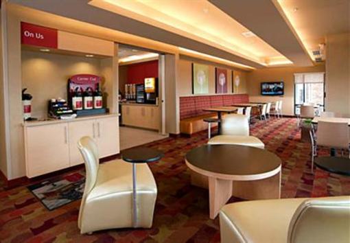 фото отеля TownePlace Suites Fort Wayne North