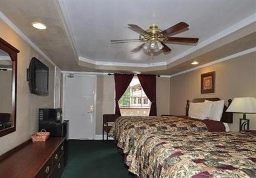 фото отеля Riverbend Motel & Cabins