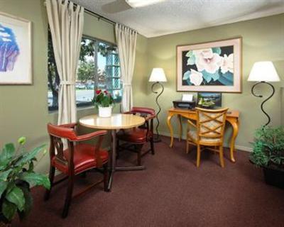 фото отеля Eden Roc Inn & Suites