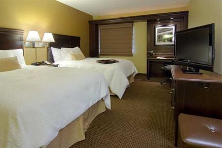 фото отеля Hampton Inn & Suites Omaha - Downtown