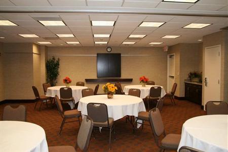 фото отеля Hampton Inn & Suites Omaha - Downtown