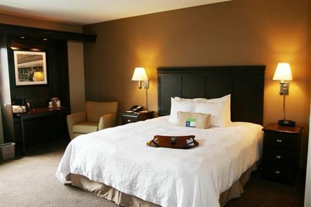 фото отеля Hampton Inn & Suites Omaha - Downtown