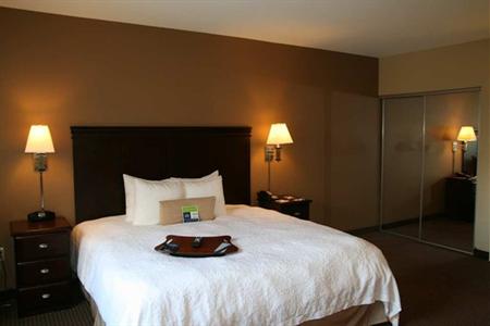 фото отеля Hampton Inn & Suites Omaha - Downtown