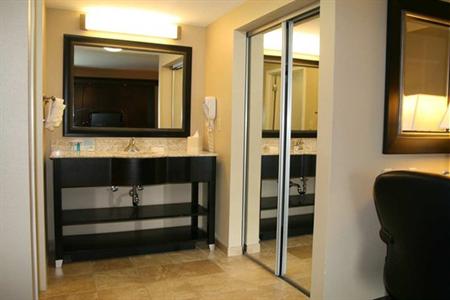 фото отеля Hampton Inn & Suites Omaha - Downtown