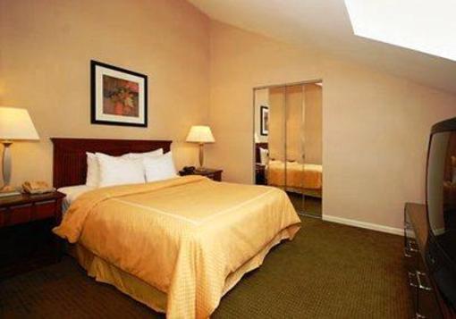 фото отеля Comfort Suites South Burlington