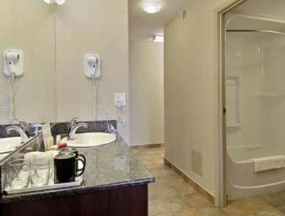 фото отеля Super 8 Red Deer City Centre