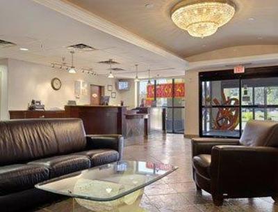 фото отеля Super 8 Red Deer City Centre