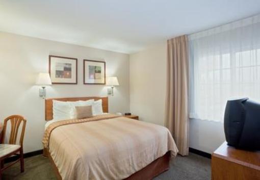 фото отеля Candlewood Suites Topeka