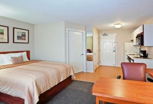 фото отеля Candlewood Suites Topeka