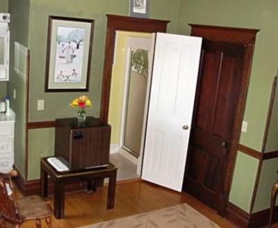 фото отеля The Stonewall Jackson Inn Bed and Breakfast