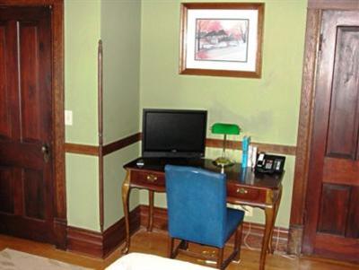фото отеля The Stonewall Jackson Inn Bed and Breakfast