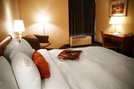 фото отеля Hampton Inn Chicago Carol Stream