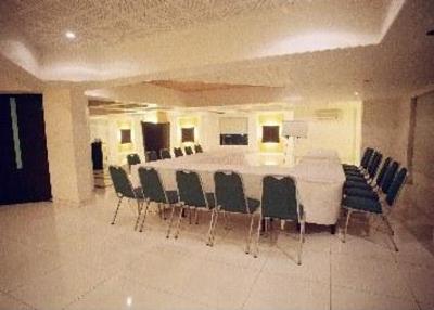 фото отеля Savoy Suites Hotel Mumbai