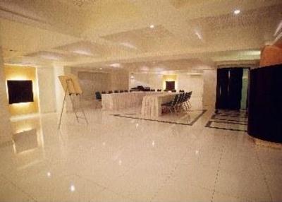 фото отеля Savoy Suites Hotel Mumbai