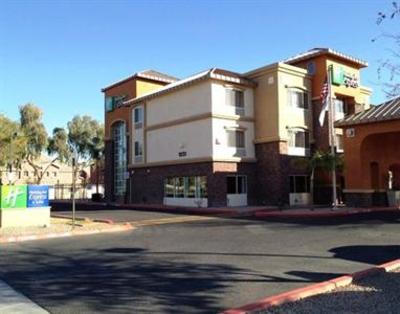фото отеля Holiday Inn Express & Suites Phoenix Tempe University