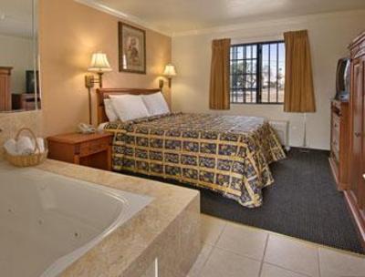 фото отеля Days Inn Long Beach City Center