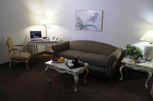 фото отеля Viscount Suite Hotel