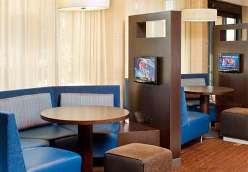 фото отеля Courtyard Newark Liberty International Airport