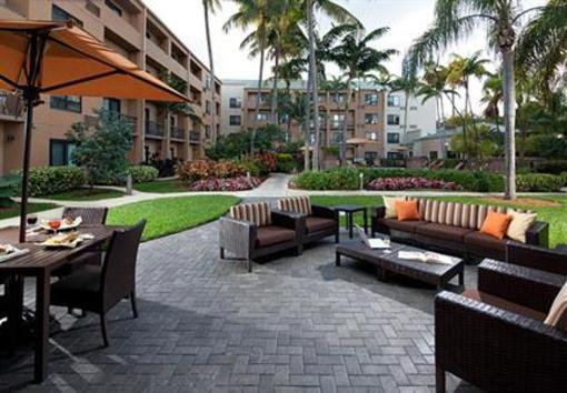 фото отеля Courtyard Miami Lakes