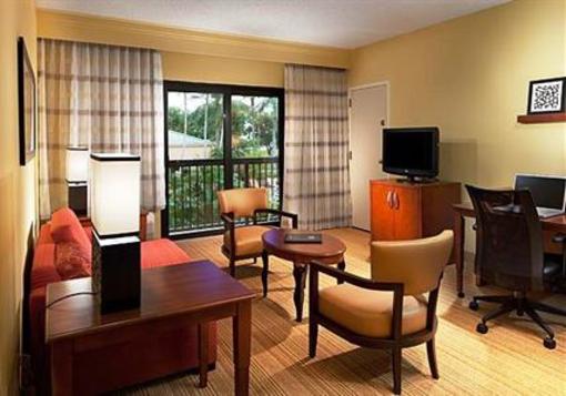 фото отеля Courtyard Miami Lakes