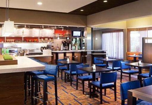фото отеля Courtyard Miami Lakes