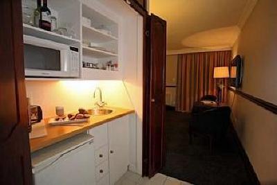 фото отеля Court Classique Suite Hotel