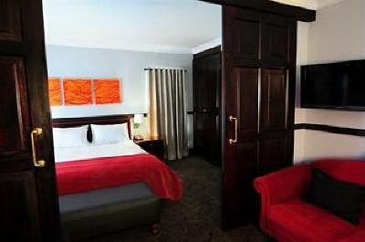 фото отеля Court Classique Suite Hotel
