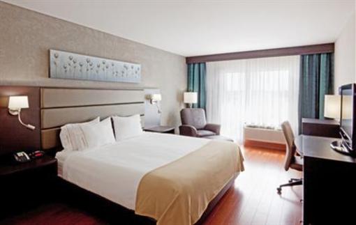 фото отеля Holiday Inn Express & Suites Saint-Hyacinthe