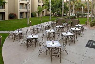 фото отеля Embassy Suites Hotel Phoenix - Tempe