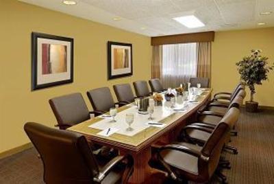 фото отеля Embassy Suites Hotel Phoenix - Tempe