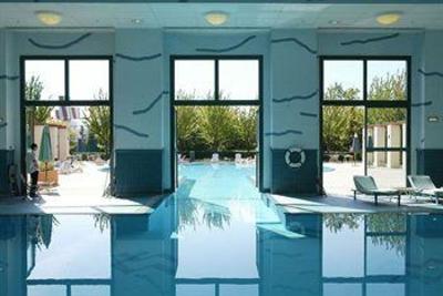 фото отеля Disneys Newport Bay Club Hotel Marne-La-Vallee