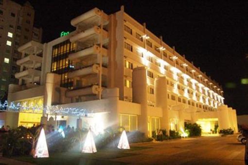 фото отеля Ellaa Hotels