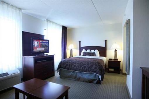 фото отеля Staybridge Suites Downtown Indianapolis