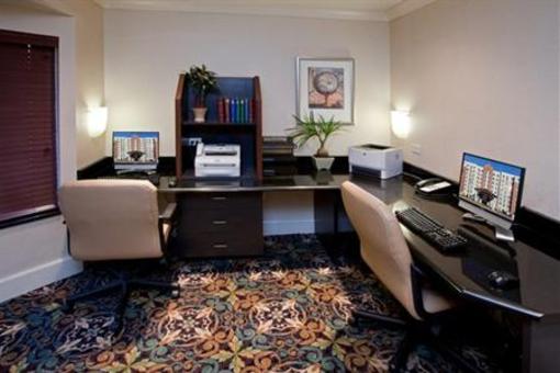 фото отеля Staybridge Suites Downtown Indianapolis