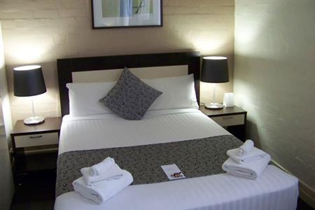 фото отеля Aarons Hotel Sydney Central