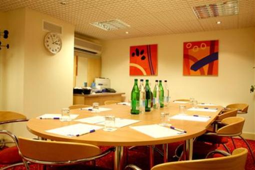 фото отеля Holiday Inn Express - Edinburgh City Centre