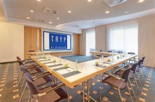 фото отеля Tryp Dusseldorf Airport