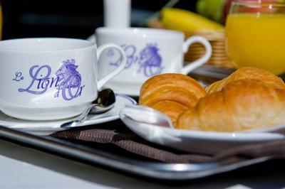 фото отеля Inter Hotel Le Lion D'Or Saint-Brice-en-Cogles