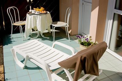 фото отеля Inter Hotel Le Lion D'Or Saint-Brice-en-Cogles
