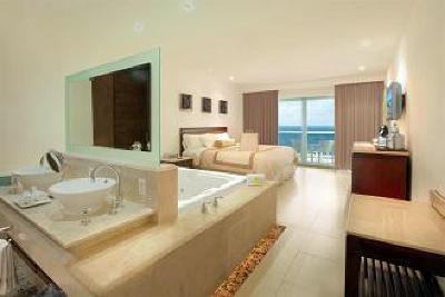 фото отеля Isla Mujeres Palace Resort