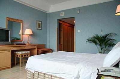 фото отеля Red Crowned Crane Hotel