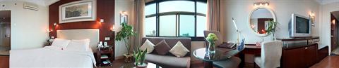 фото отеля Red Crowned Crane Hotel