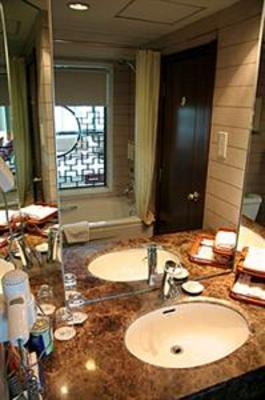 фото отеля Red Crowned Crane Hotel
