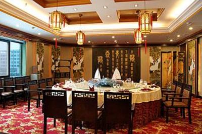 фото отеля Red Crowned Crane Hotel