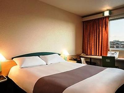 фото отеля Hotel Ibis Paris Defense Courbevoie