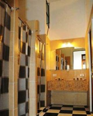 фото отеля Petit Hostel Frente al Rio